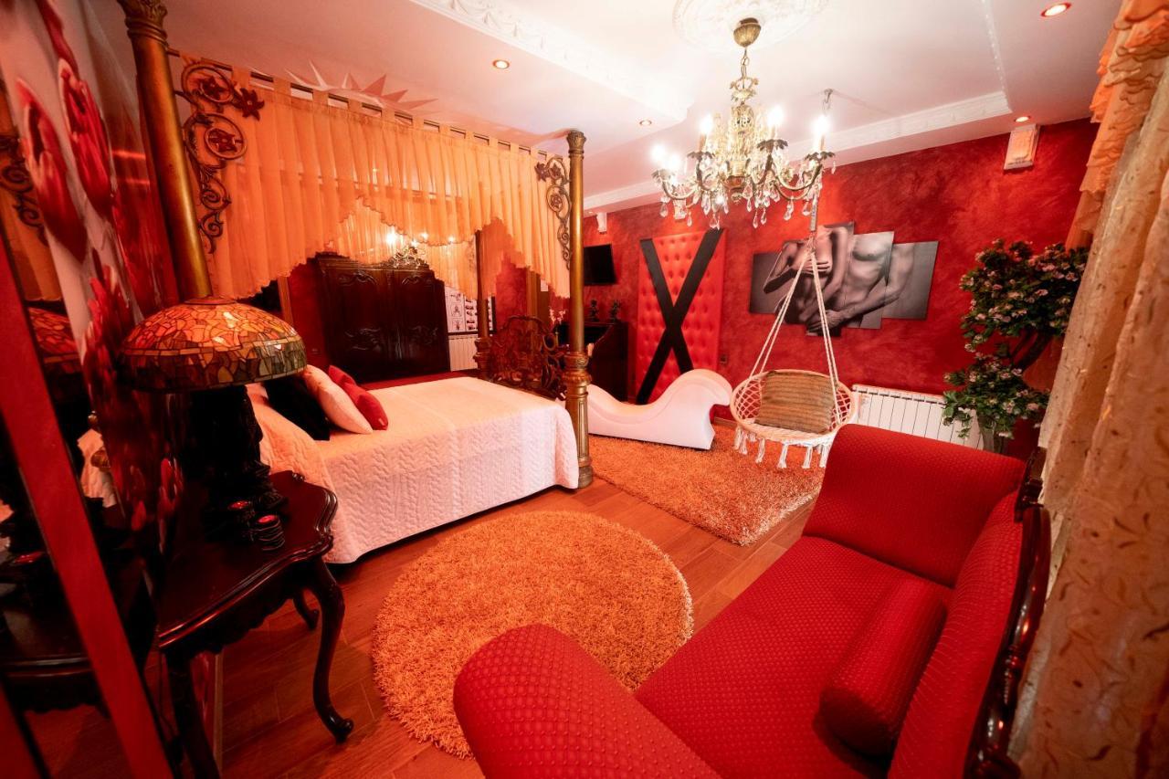 Villa Paraiso Vip Hotel Tematico (Adults Only) Revilla De Camargo Dış mekan fotoğraf
